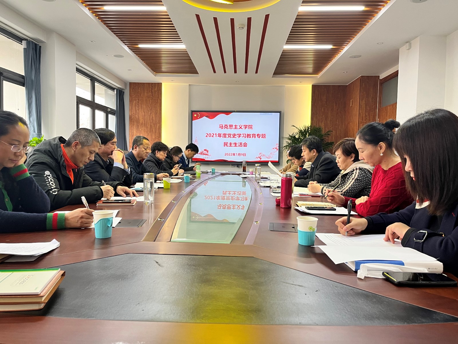 马克思主义学院领导班子召开2021年度党史学习教育专题民主生活会.JPG