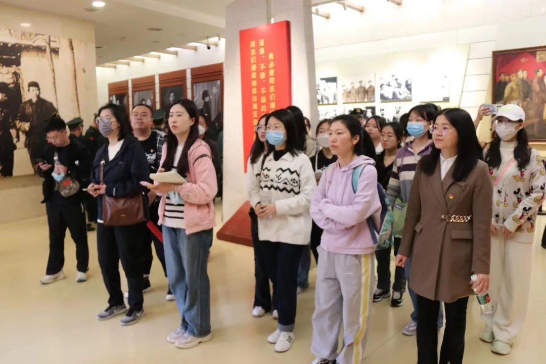 马克思主义学院学生第二党支部开展“弘扬西柏坡精神 争做时代有为青年”主题党日活动2.jpg